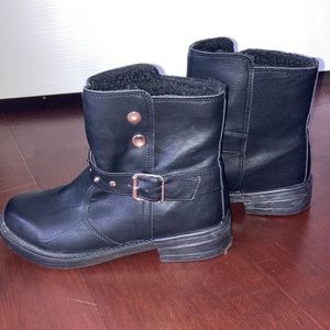 Black boots (size 9)